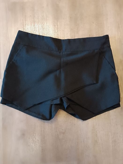 Чорні шорти з карманами