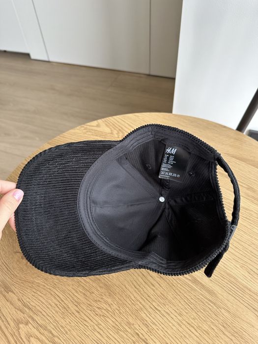 H&M Стильна жіноча чорна кепка в рубчик