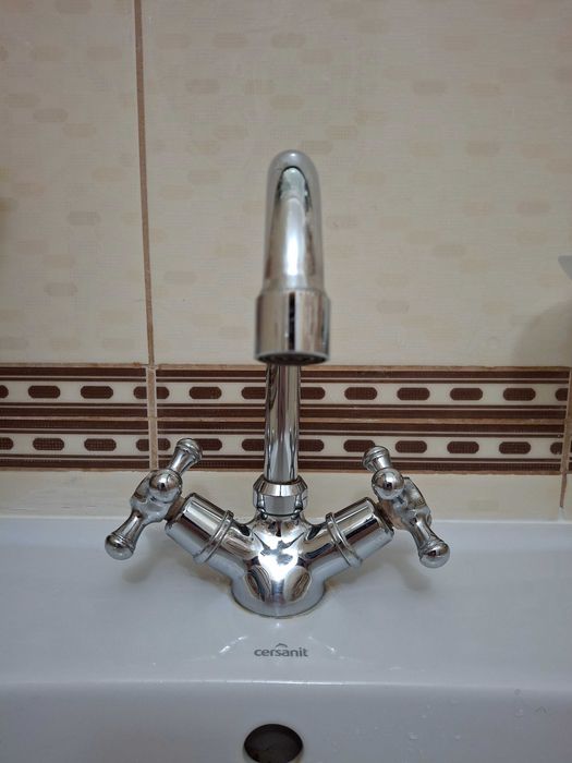 Змішувач для умивальника Damixa Retro