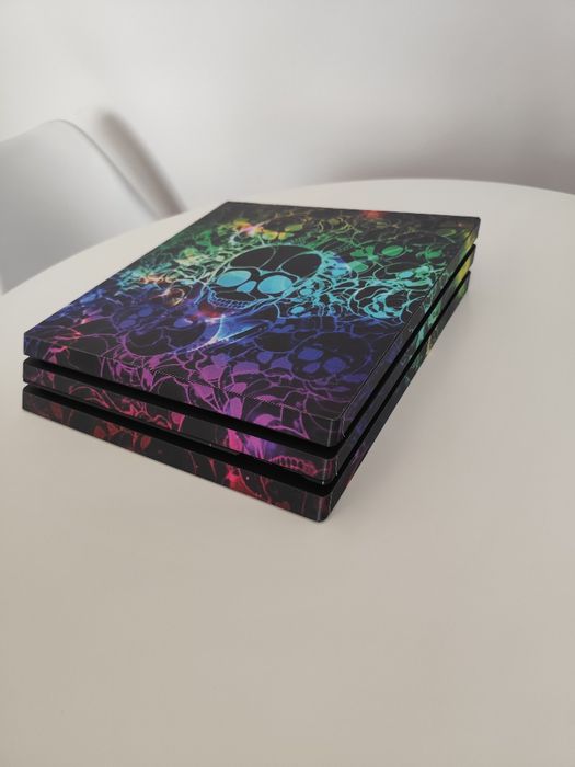 PlayStation 4 pro 1TB +4GRY/Słuchawki/Stojak na pady i słuchawki