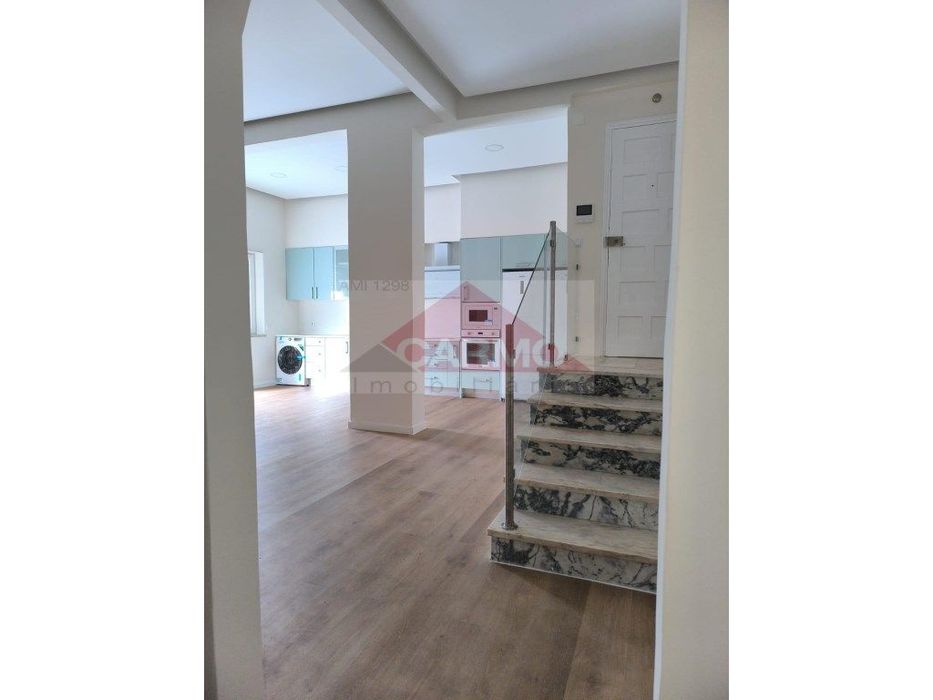 Excelente oportunidade de negócio T3 todo renovado com um magnifico...