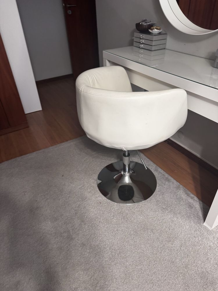 Cadeira giratoria com hidraulico