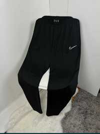 Спортивні штани Nike DRI-FIT