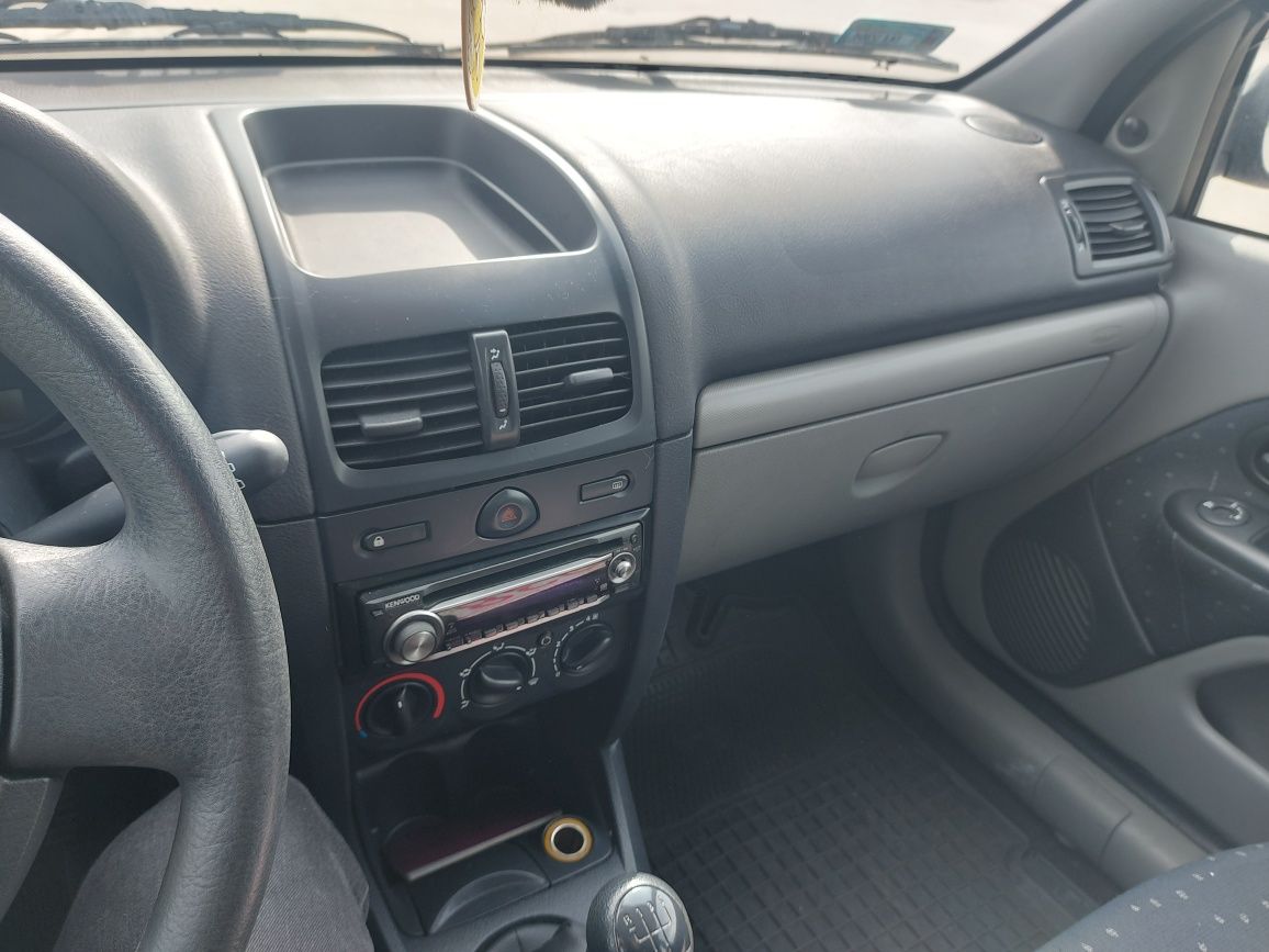 Reno Clio 2, oc i przegląd na rok