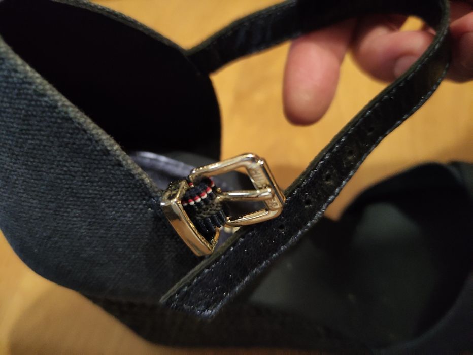 Літні босоніжки Tommy Hilfiger, нові, розмір 39-40
колір синій