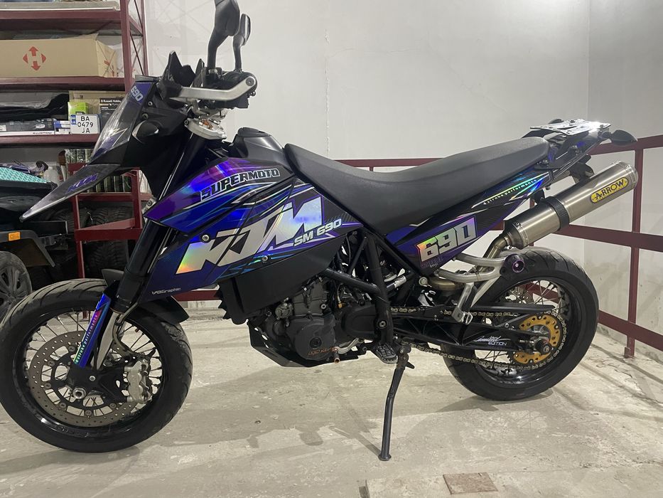 КТМ 690 Supermoto
