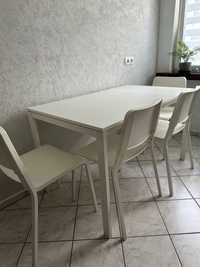 stół i 4 krzesła