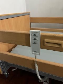 Cama articulada com colchão viscoelástico antiescaras