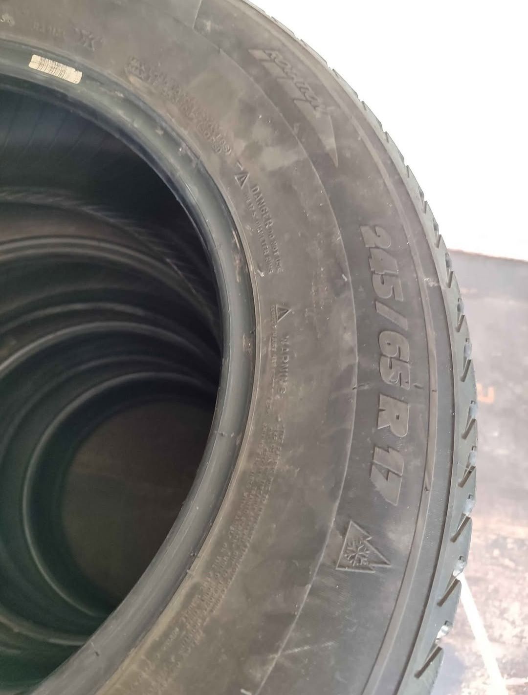 Pneus 245. 65. 17 Pneus