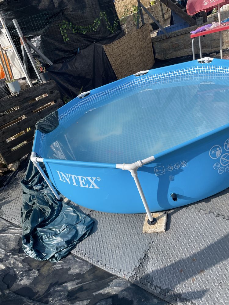 Vendo piscina como podem ver nas fotos