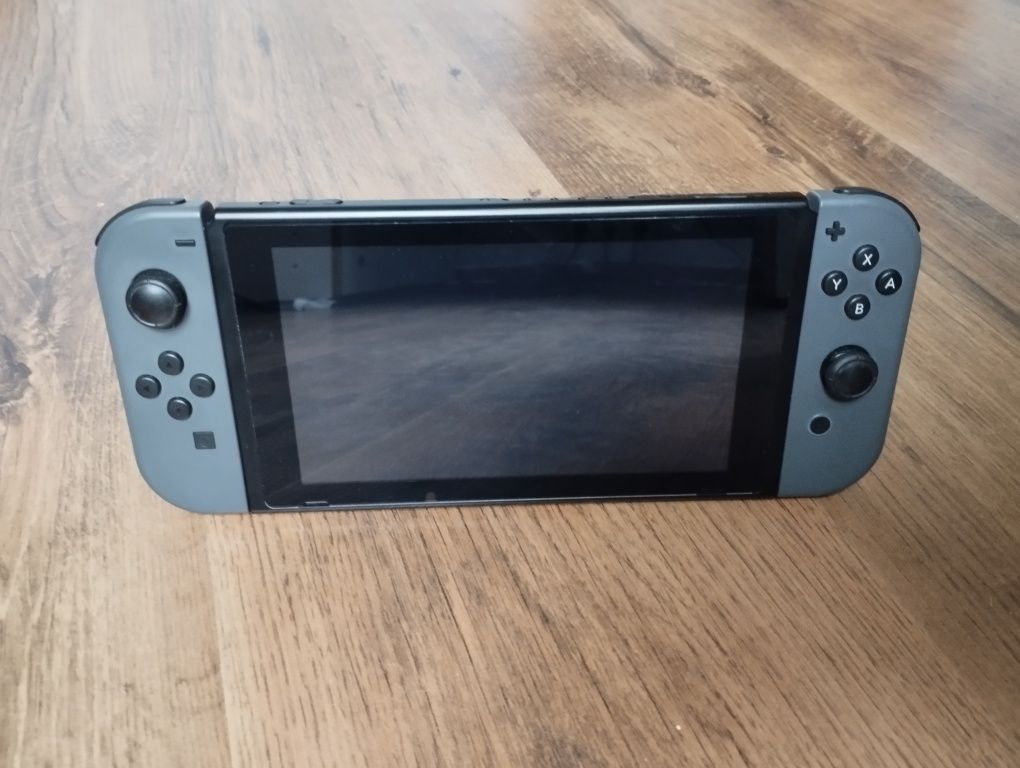 Konsola Nintendo switch V2 + etui