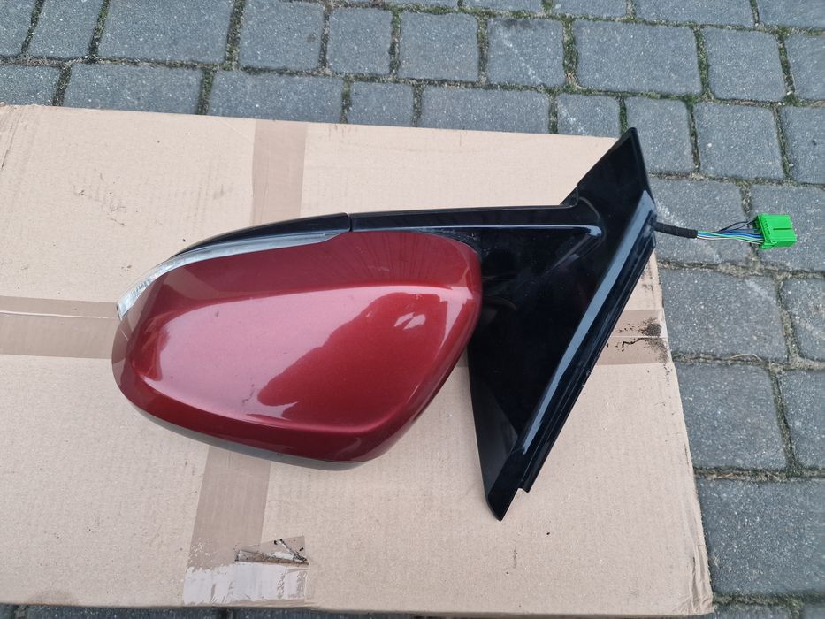 Lustrerko lewe prawe volvo v40 d2 Europa kod lakieru  702-46    10 pin