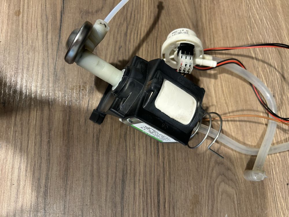 Pompa przepływomierz Delonghi ecam23.460