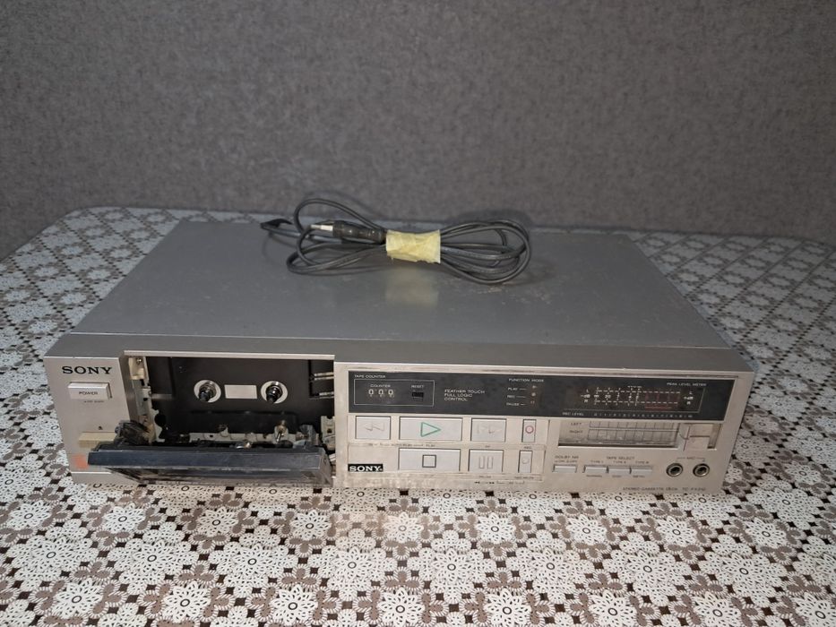 Продам стерео кассетную деку (магнитофон) SONY  TC-FX 210