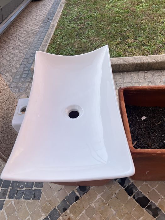 Vendo Lavatorio Curvo em Boa Condição