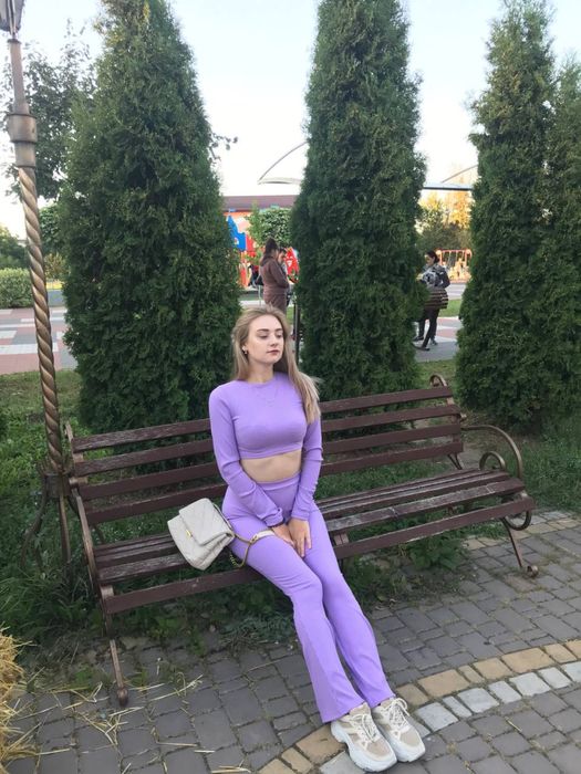 Костюм у рубчик лаванда