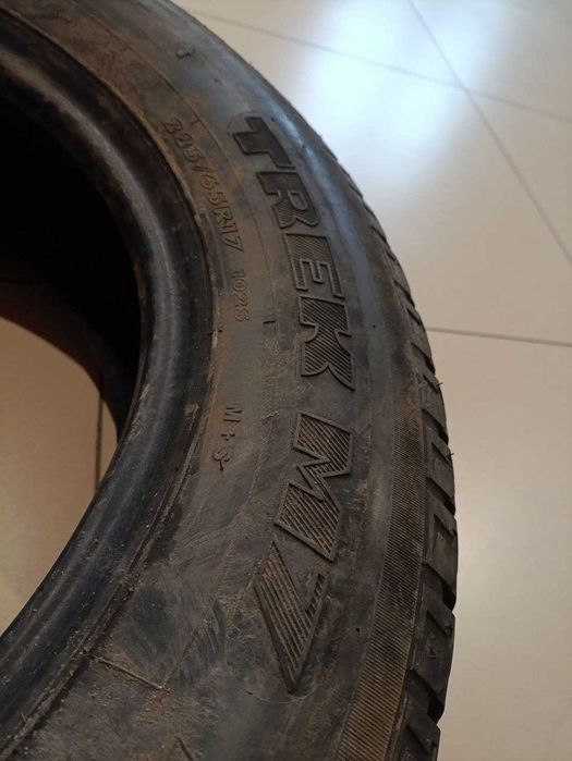 Распаровка 2-х шин б/у 225/65R17 102S Maxtrek Trek M7