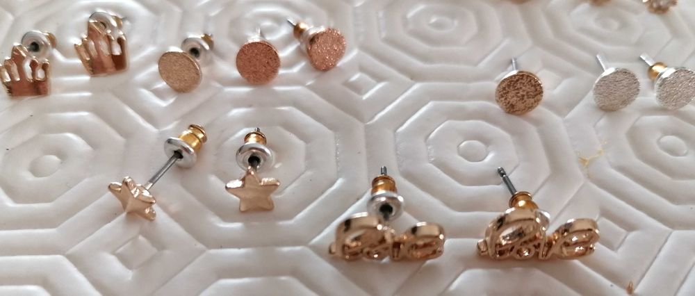 Brincos, pêndulos e medalhas, lote todo por 6€