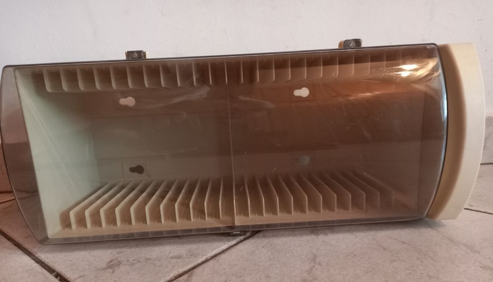 Zamykany pojemnik/organizer na płyty cd