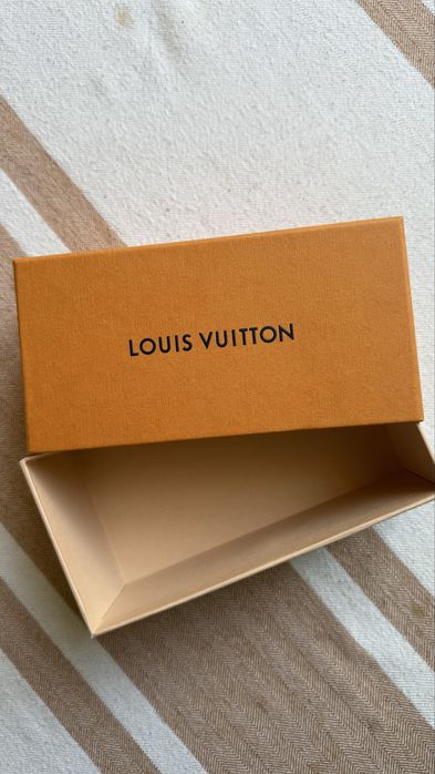 Louis Vuitton коробка 18*9см оригінал