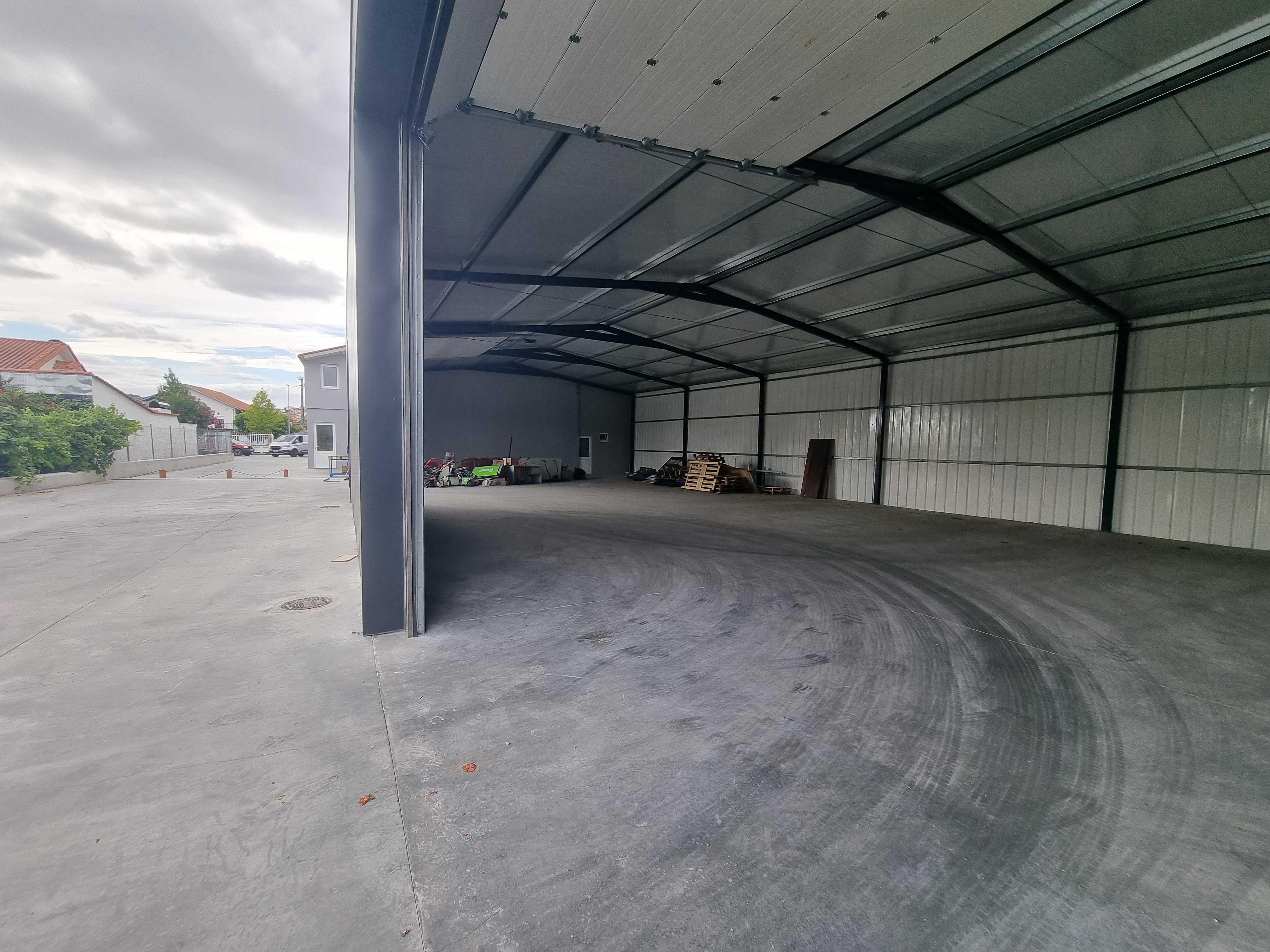 Armazém novo com 450m2 bem localizado