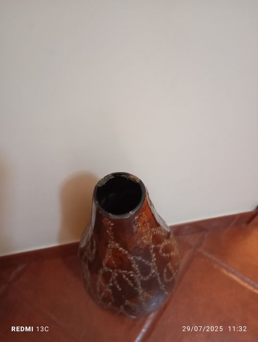 Jarrão em resina,em marrom e dourado