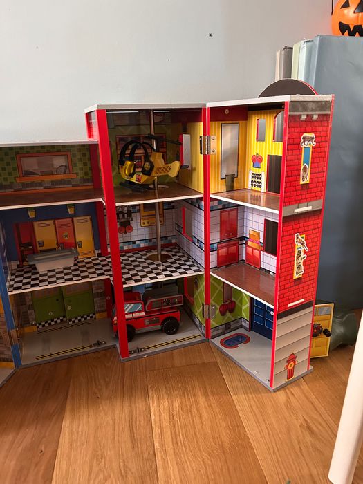 KidKraft drewniany domek superbohatera straż policja, dom dla lalek,