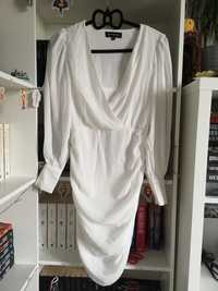 Biała dopasowana sukienka z głębokim dekoldem r. XS