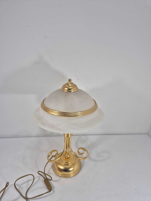 mosiężna lampa w stylu retro/vintage