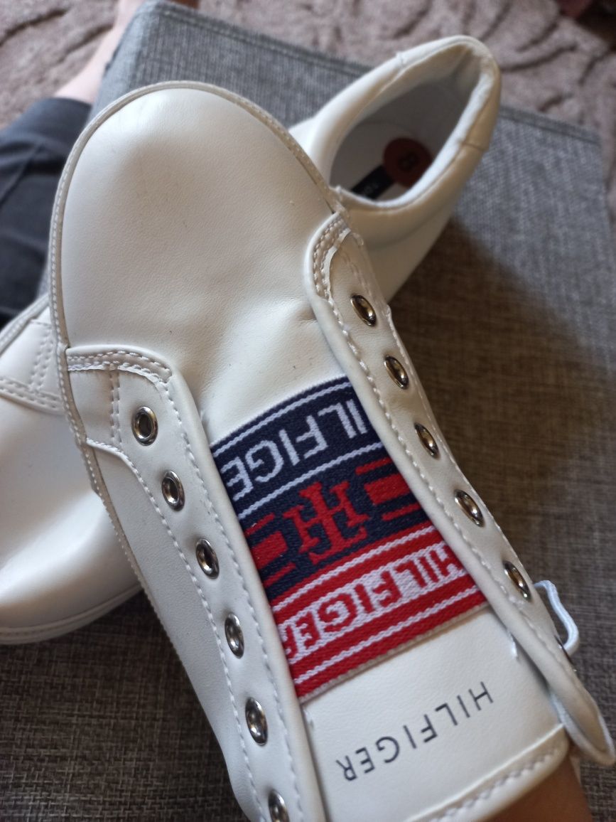 Tommy hilfiger wsuwane buty sportowe 39