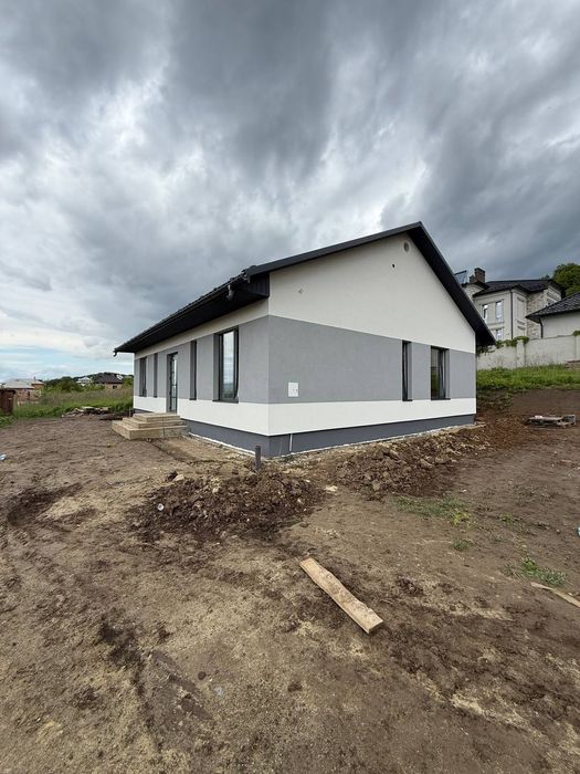 Продається новий будинок біля лісу