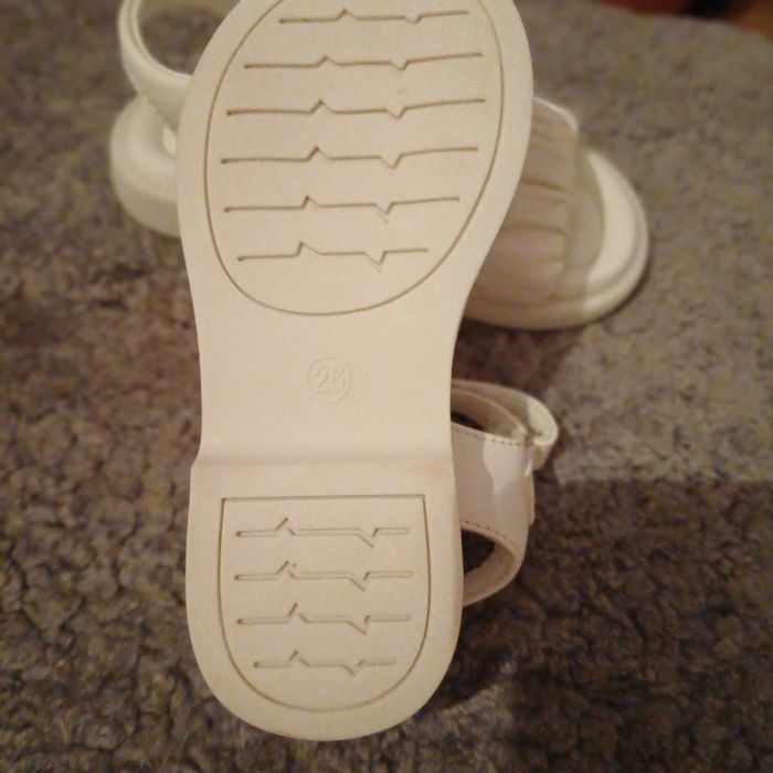 Сандалі на дівчинку