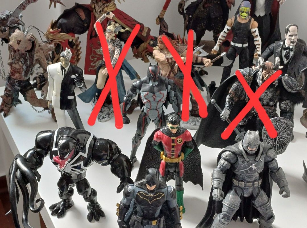 Lote de 14 action figures , vários universos