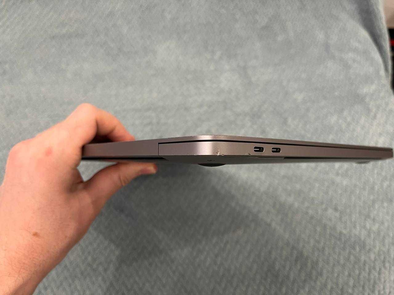 Macbook Pro 16" 2019  Core-i7 / 32Gb DDR4 / SSD 512Gb / Radeom 5300m