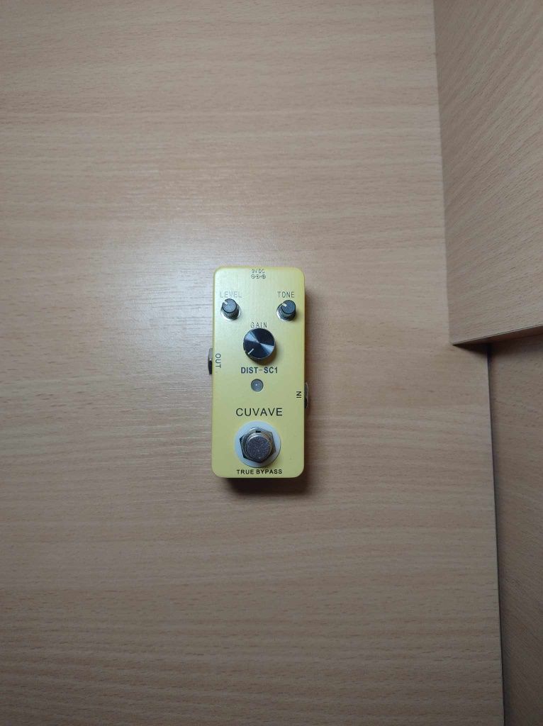 Efekt gitarowy distortion