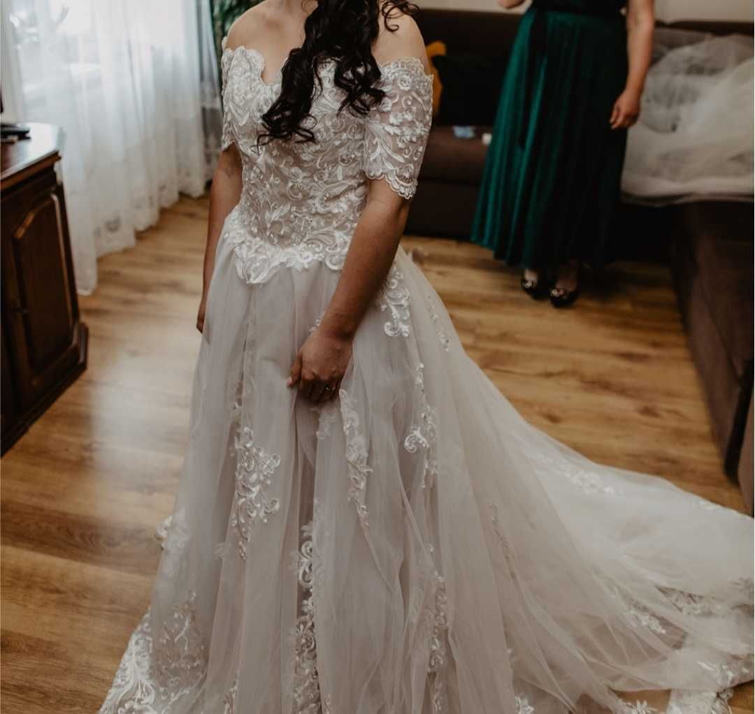 Suknia ślubna koronkowa Princess S