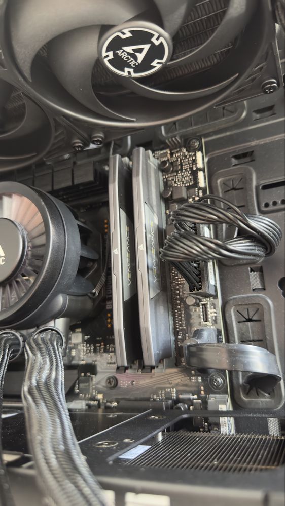 Komputer gamingowy rtg 5070 oc +14600kf + ddr5
