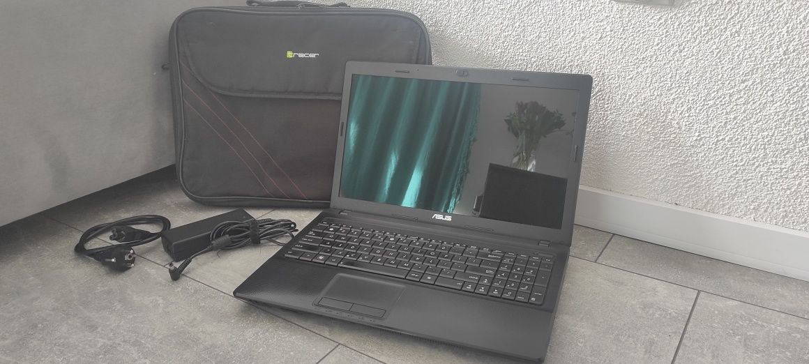 Laptop Asus X54H / i3 2350M / 8GB DDR3 / Radeon HD 7470M / gwarancja