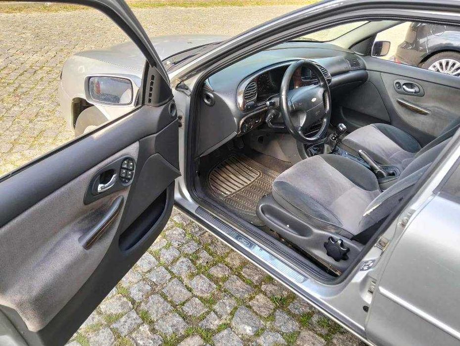 Ford Mondeo Ghia 1.8 TD