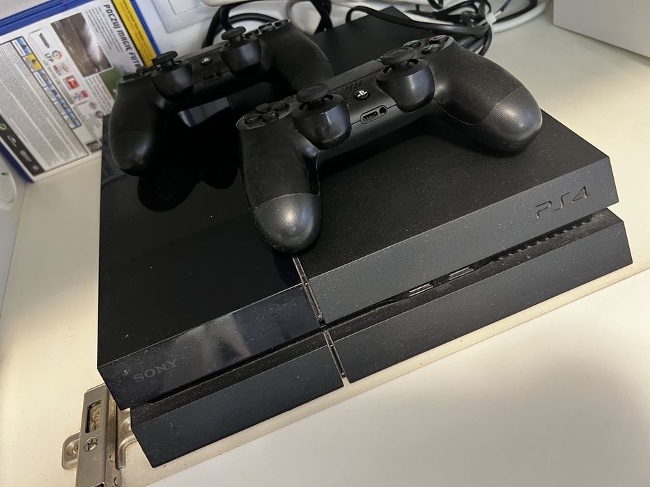 Konsola PlayStation 4 + gry