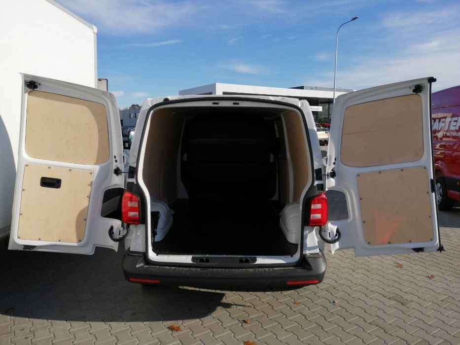 Zabudowa standardowa auta dostawczego VW T6 L2H1