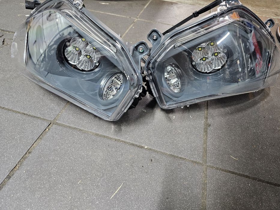 Lampy przednie Case cnh  hella