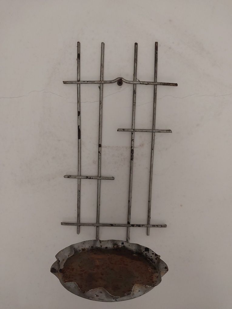Metalowy kwietnik prl