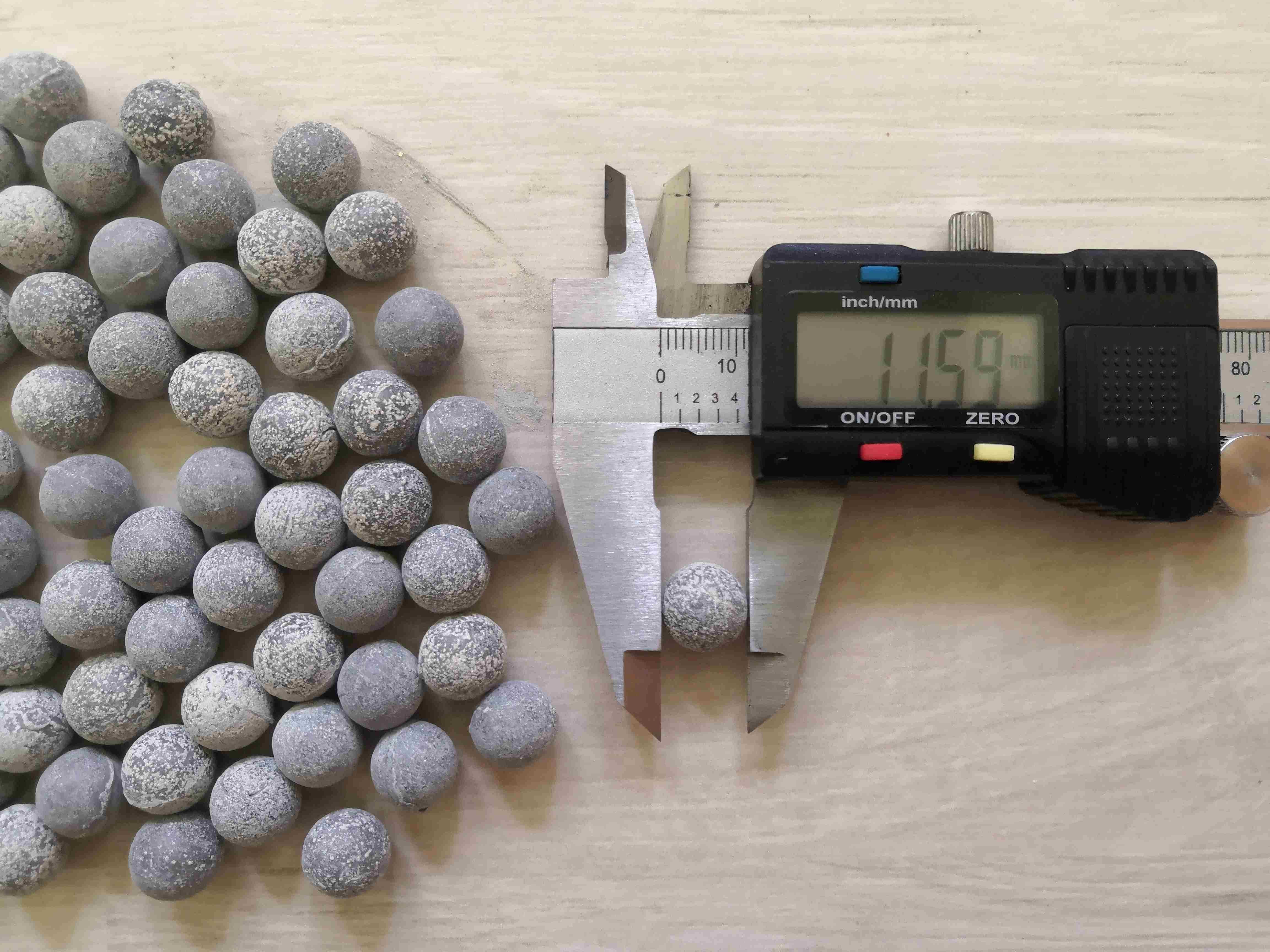 Kule, kulki ołowiane, przybitki kal. 36, 44