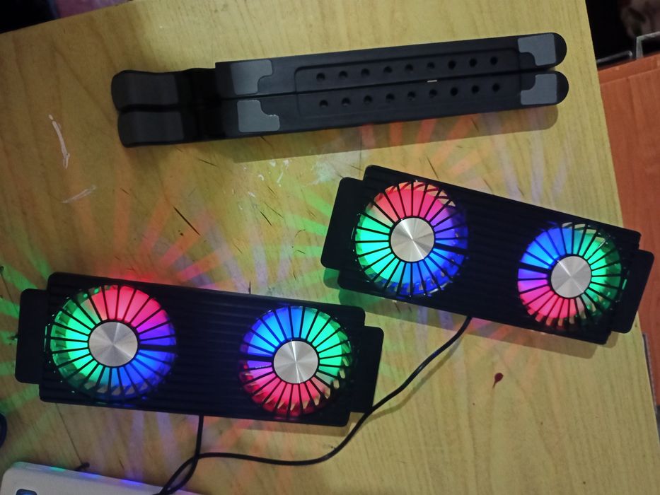 Активне охолодження підставка для ноутбука