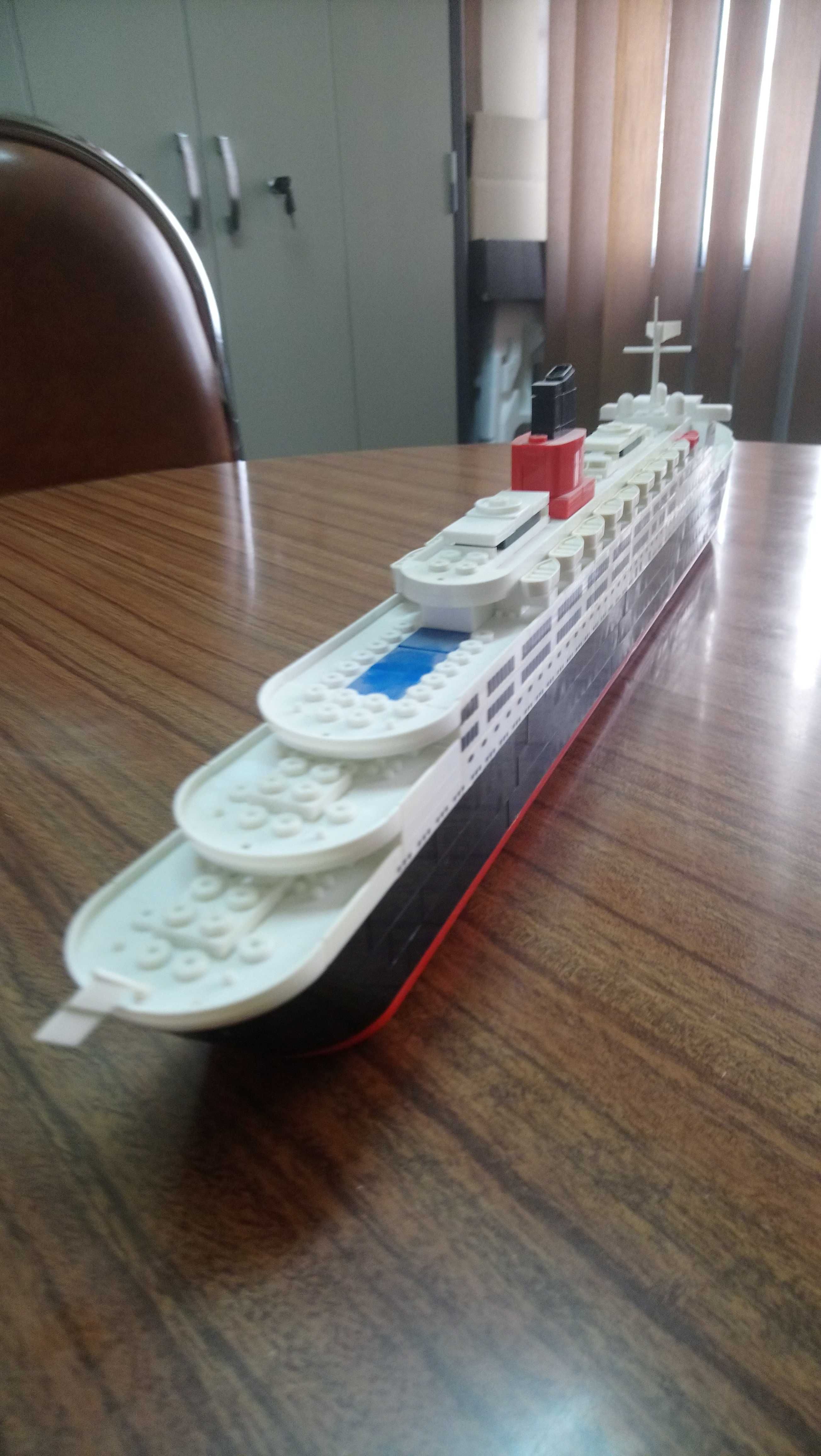 QE2 em LEGO (TENTE)