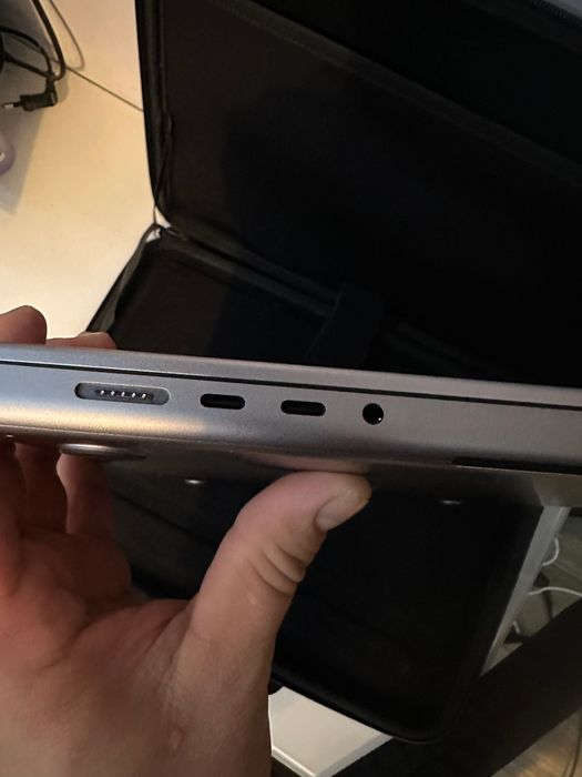 Apple 2023 MacBook Pro 16" M2 Max 38 GPU 96 GB RAM 1 TB SSD Mac OS