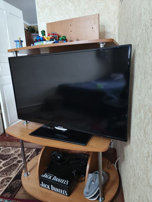 Телевізор BRAVIS 42 дюйма