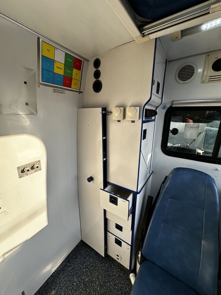 Wnętrze Ambulans Szafki Karetka Fotele Crafter Zabudowa Kamper