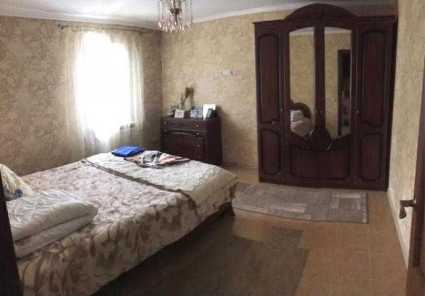 Продам 1/2 дома на п. Новозападном. Немишлягского району.